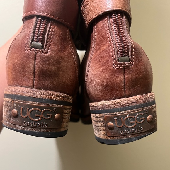 UGG Austrailia S N 5608 - Picture 3 of 5